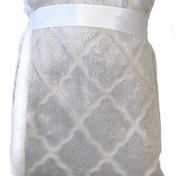 Born Loved Trellis Carved Shimmering  Reverse to Sherpa Lightweight Baby Blanket - Picture 3 of 3